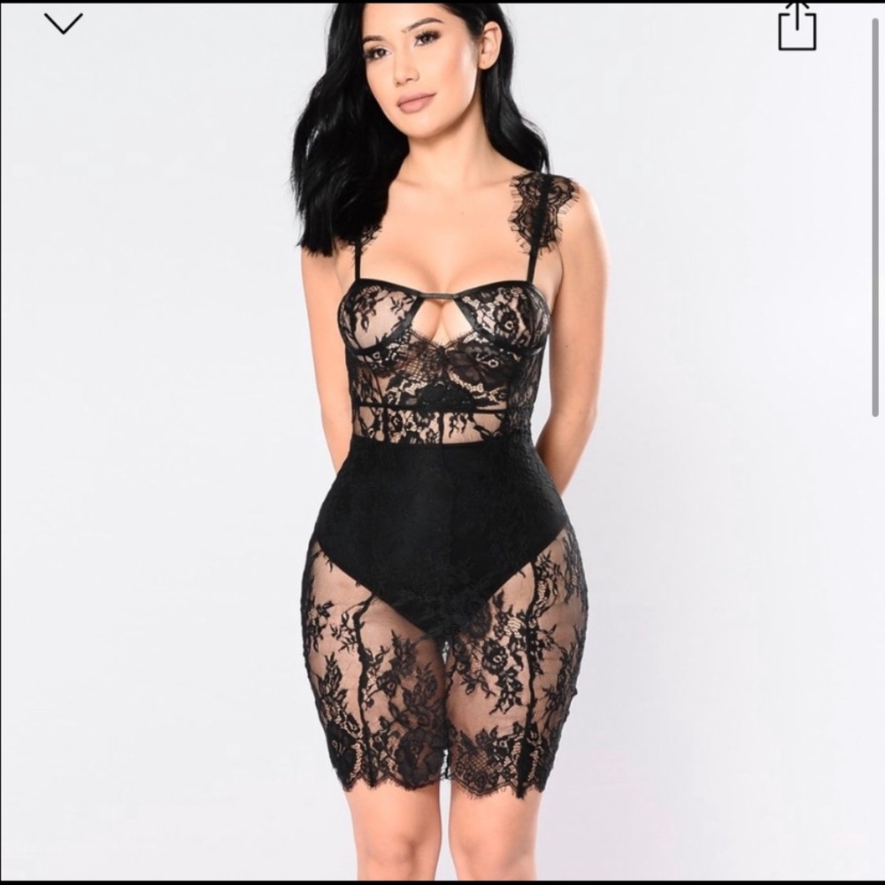 Fashion Nova - Fancy Lace Dress